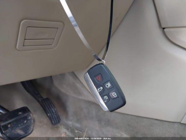Land Rover LR4 Image 11