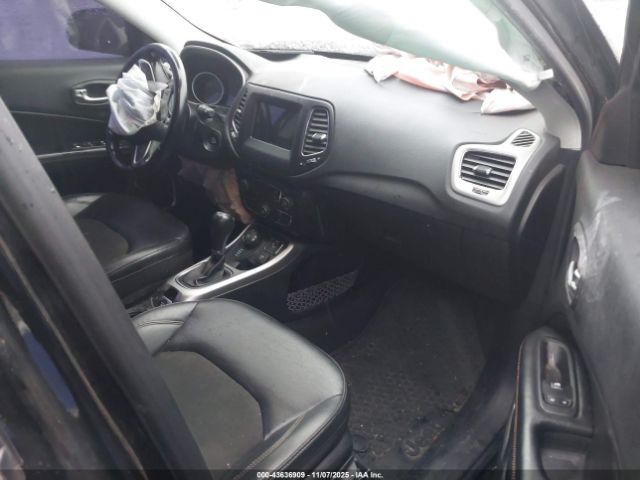 Jeep Compass Latitude 4x4 Image 3