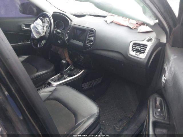 Jeep Compass Latitude 4x4 Image 3