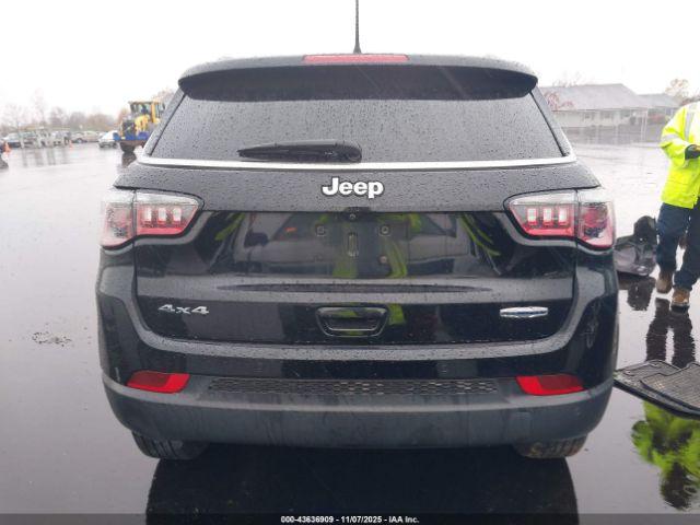 Jeep Compass Latitude 4x4 Image 14
