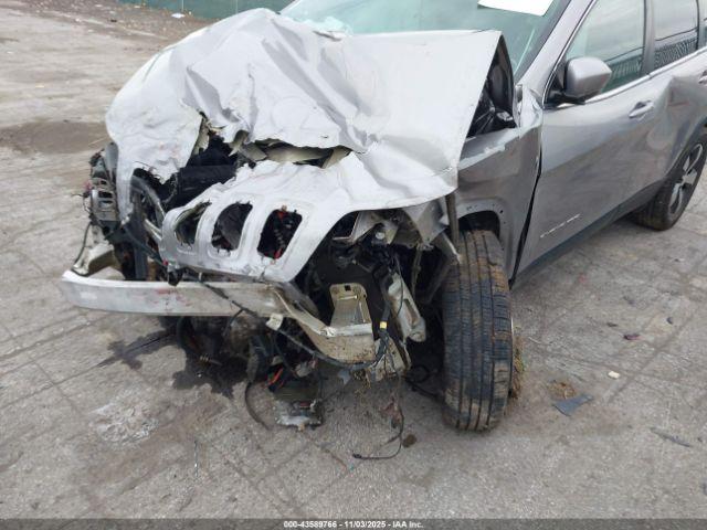 Jeep Cherokee Limited 4x4 Image 3