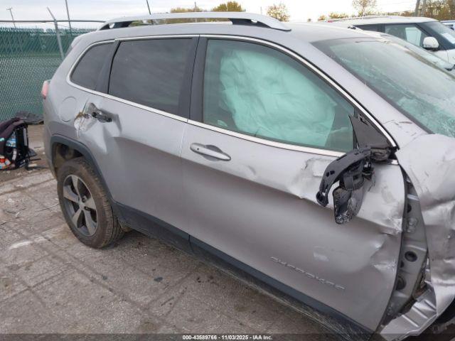 Jeep Cherokee Limited 4x4 Image 11