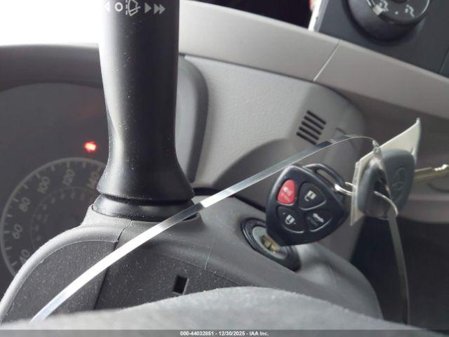 Toyota Corolla Le Image 9