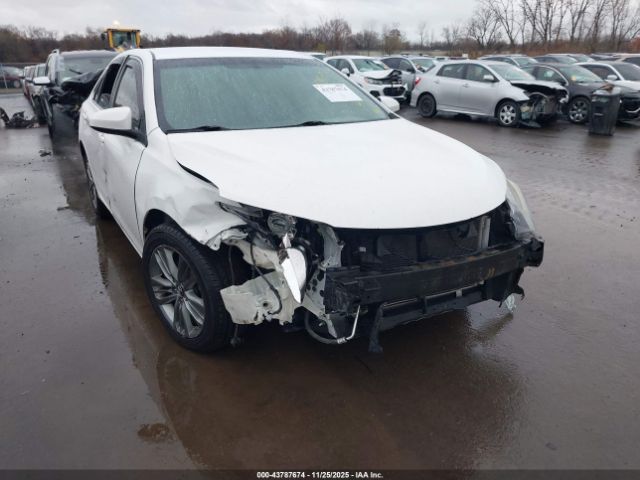 Toyota Camry Se Image 3