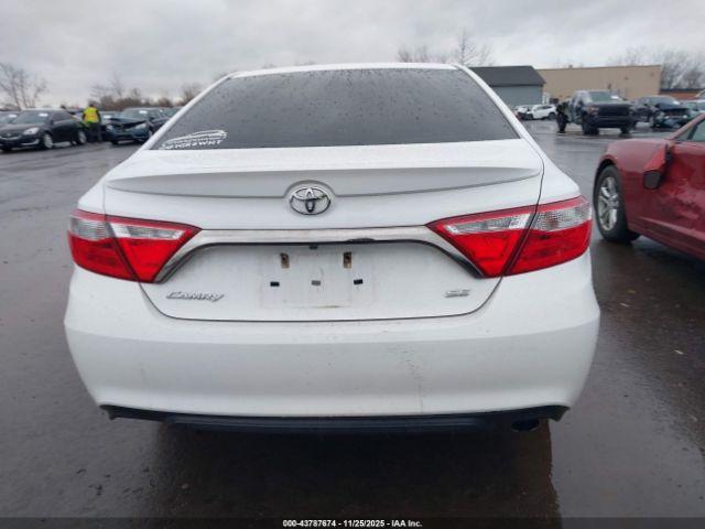 Toyota Camry Se Image 15