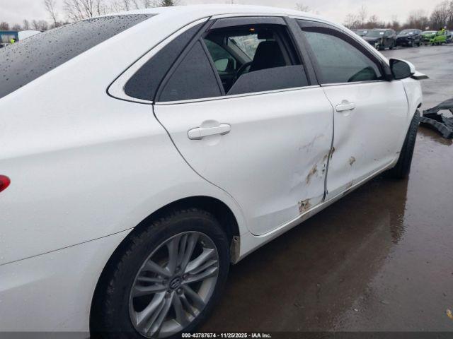 Toyota Camry Se Image 17