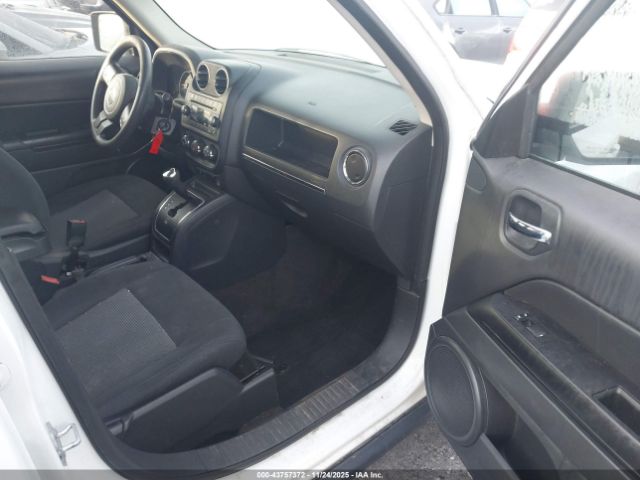 Jeep Patriot Altitude Edition Image 4