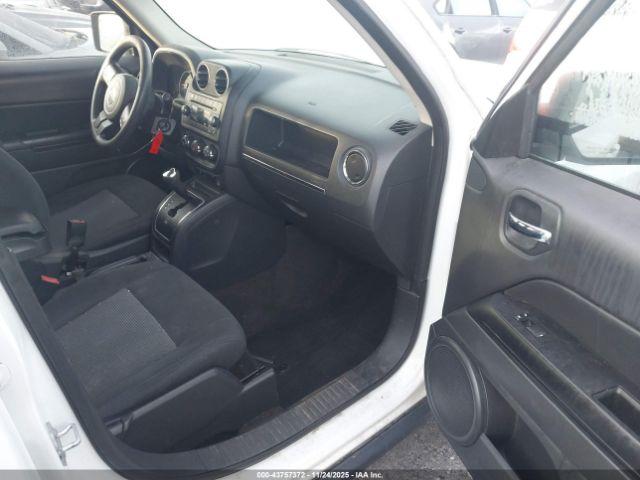 Jeep Patriot Altitude Edition Image 4