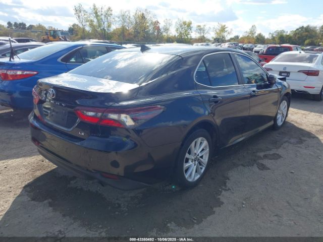 Toyota Camry Le Image 7