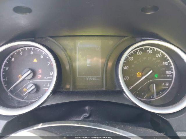 Toyota Camry Le Image 11