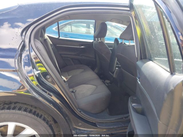 Toyota Camry Le Image 8