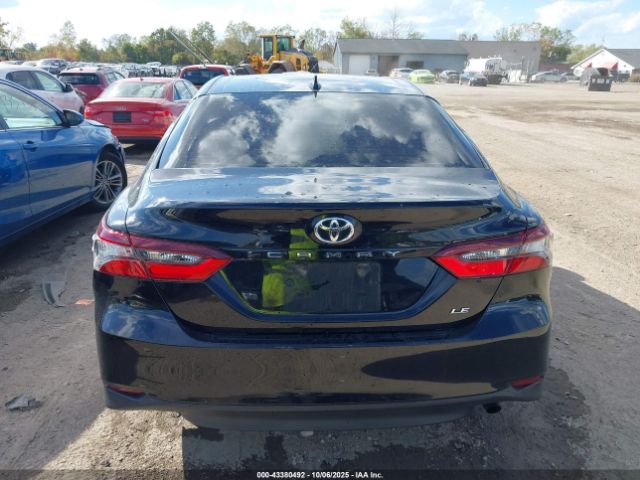 Toyota Camry Le Image 15