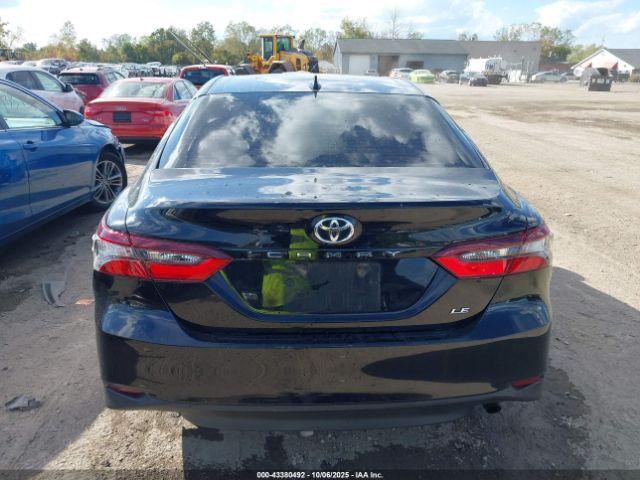 Toyota Camry Le Image 15