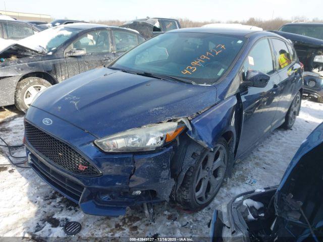 Ford Focus St Image 16