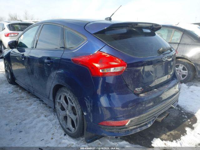 Ford Focus St Image 13