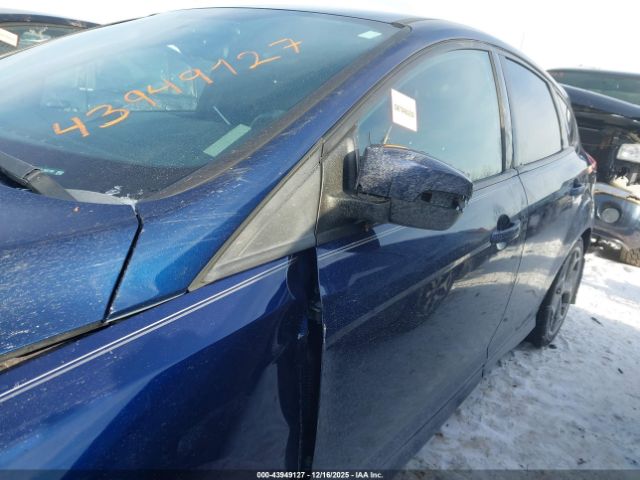 Ford Focus St Image 11