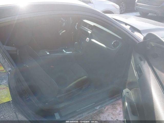 Ford Mustang V6 Image 3