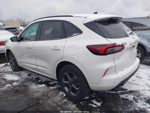 Ford Escape St-line Image 12