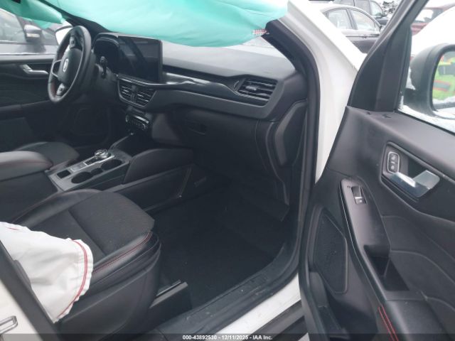 Ford Escape St-line Image 13