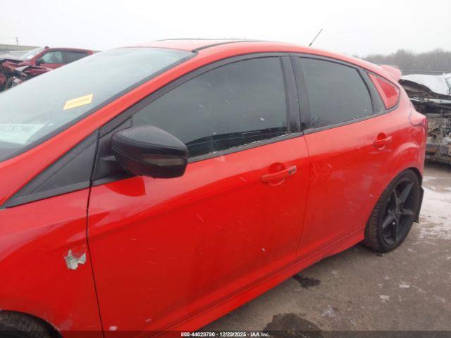 Ford Focus St Image 13