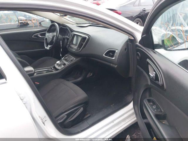 Chrysler 200 Limited Image 5