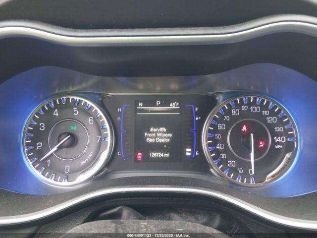 Chrysler 200 Limited Image 7