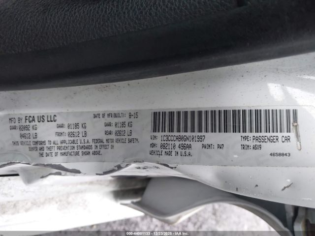 Chrysler 200 Limited Image 9