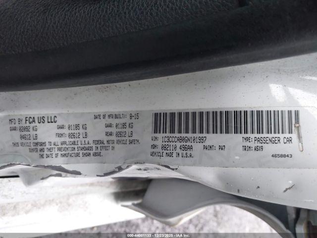 Chrysler 200 Limited Image 9