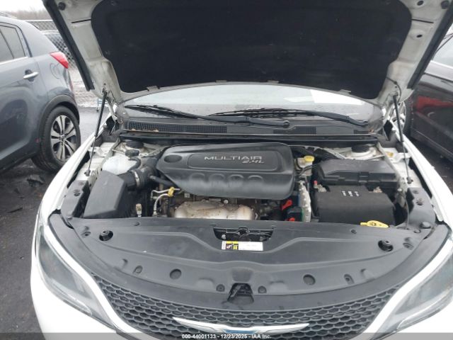 Chrysler 200 Limited Image 8