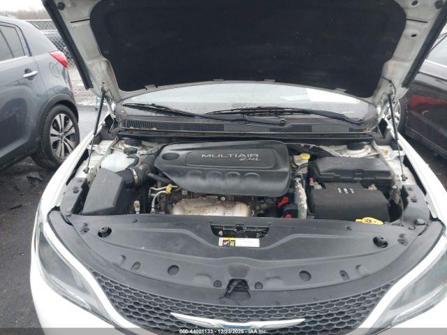 Chrysler 200 Limited Image 8