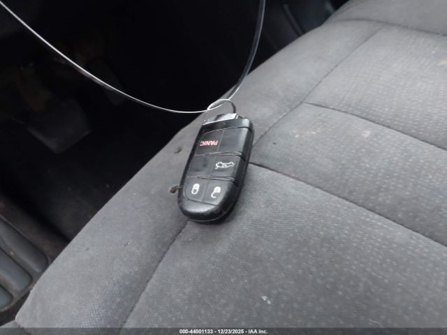 Chrysler 200 Limited Image 10