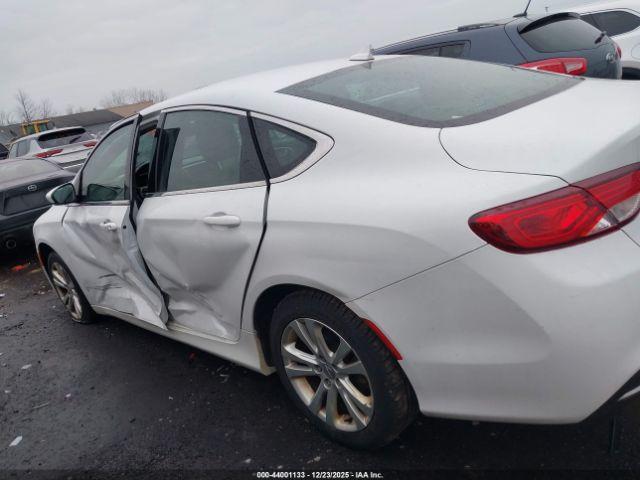 Chrysler 200 Limited Image 12