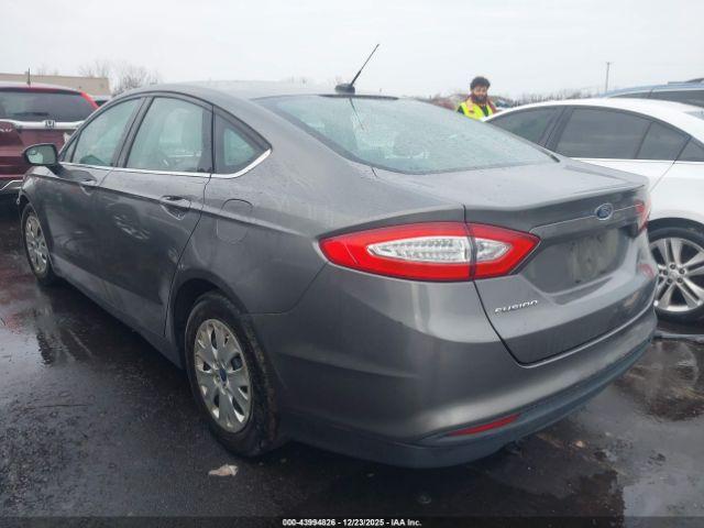 Ford Fusion S Image 3