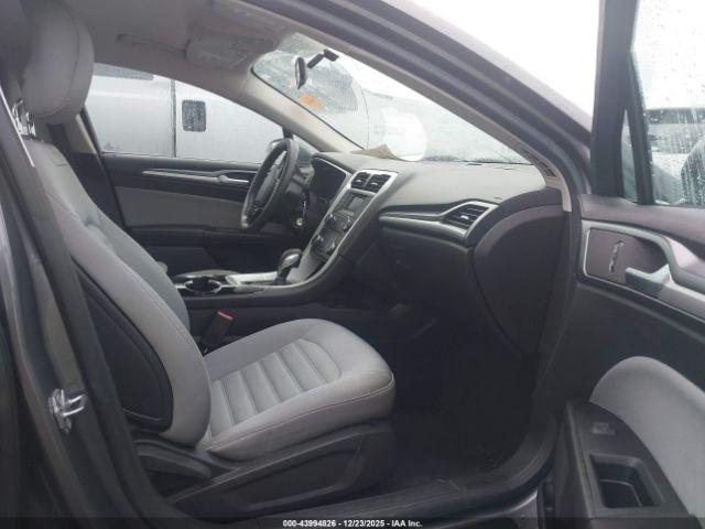 Ford Fusion S Image 8