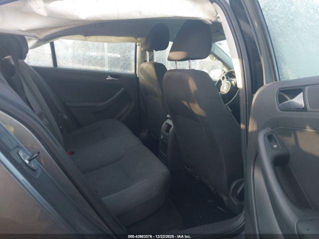 Volkswagen Jetta 2.0l S Image 11