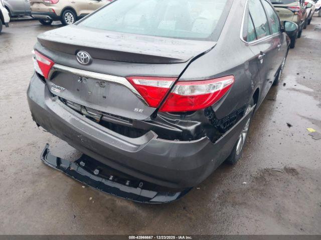Toyota Camry Se Image 15