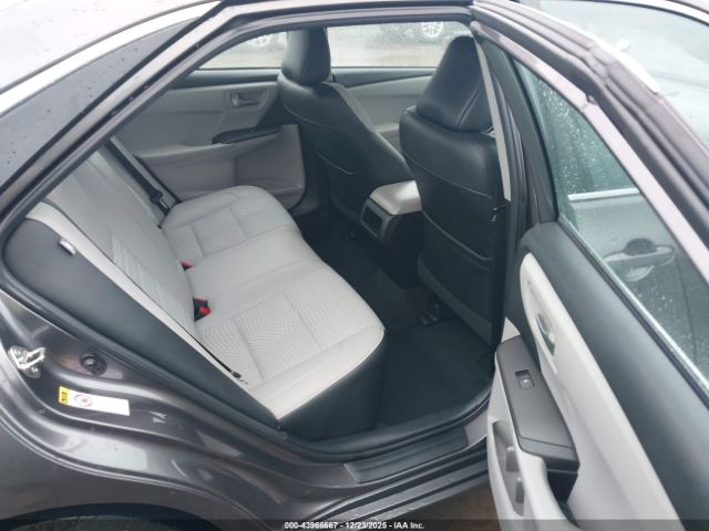 Toyota Camry Se Image 4