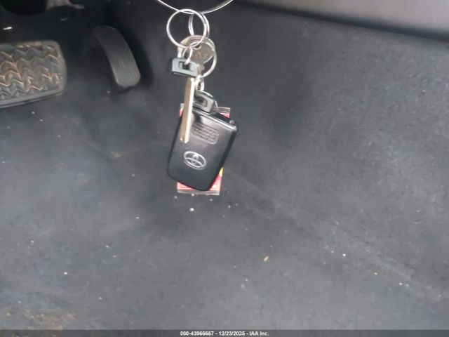 Toyota Camry Se Image 6