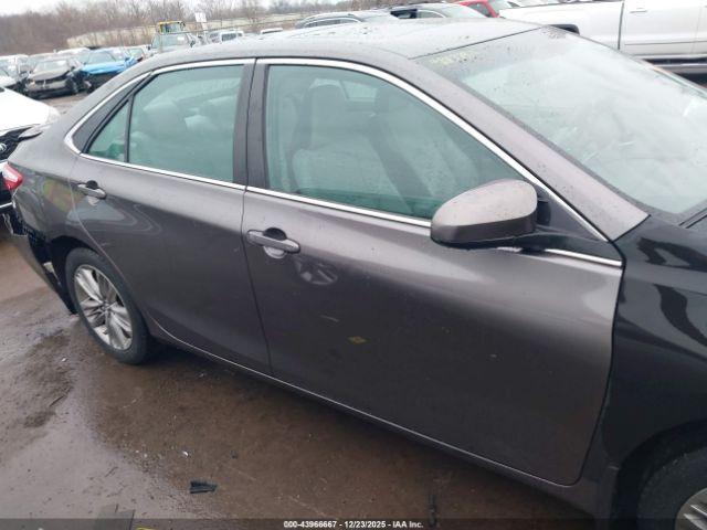 Toyota Camry Se Image 8