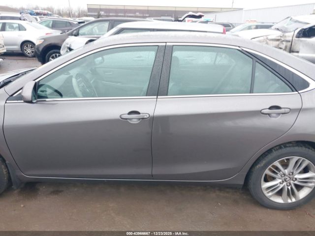 Toyota Camry Se Image 13