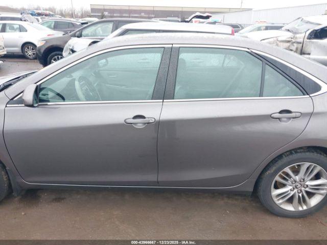 Toyota Camry Se Image 13