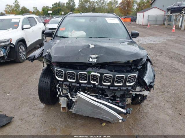 Jeep Compass Limited 4x4 Image 4