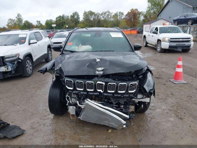 Jeep Compass Limited 4x4 Image 14