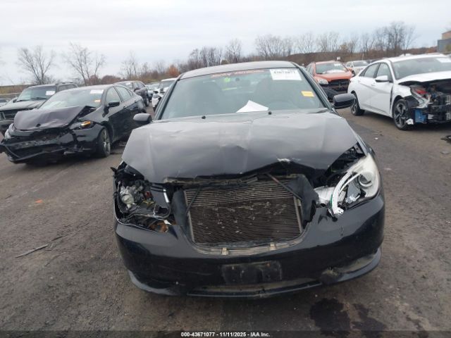 Chrysler 200 Lx Image 6