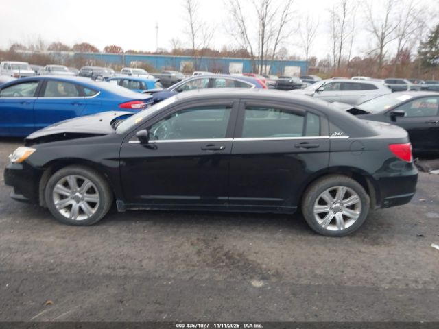 Chrysler 200 Lx Image 10