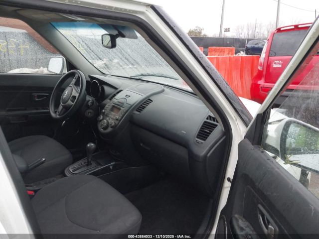 Kia Soul + Image 16