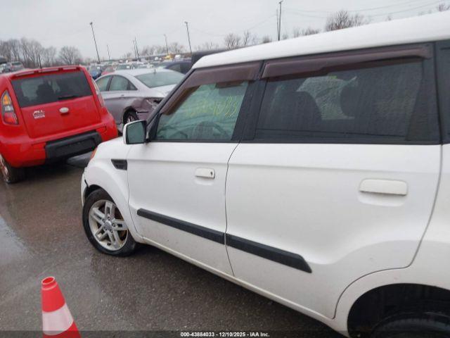Kia Soul + Image 9
