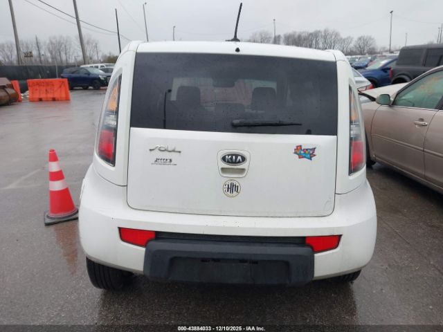 Kia Soul + Image 12