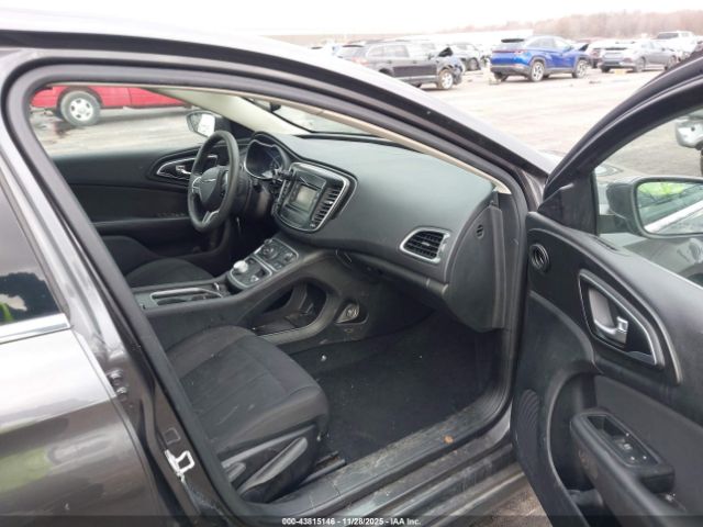 Chrysler 200 Limited Image 11