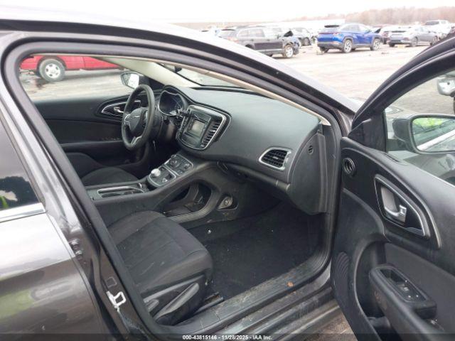 Chrysler 200 Limited Image 11